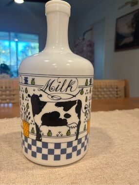 Vintage 1982 Alan Wood Lillian Vernon Cow Milk Glass Jug